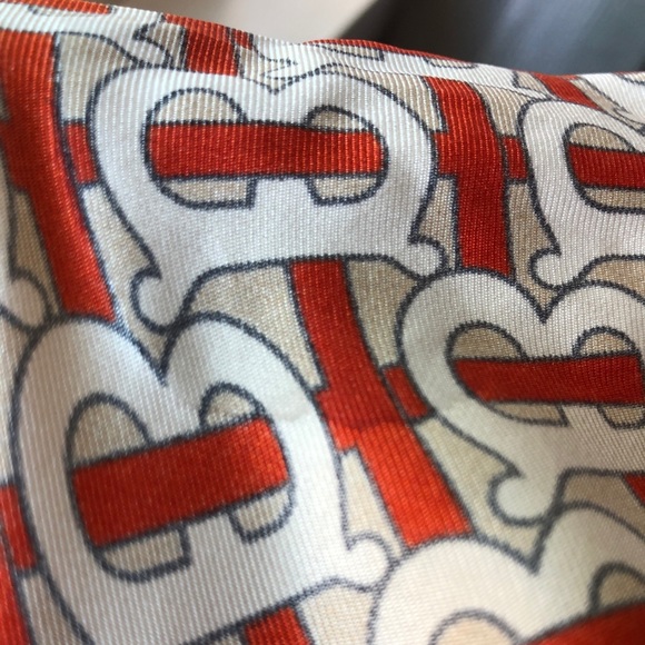 Spots on B shirt - Picture 4 of 5